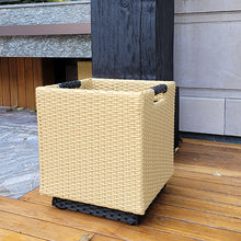 Load image into Gallery viewer, Plastic weaving flower basket